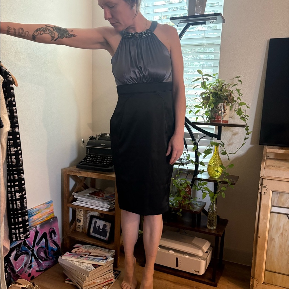 Jones Wear Black and Gray Fitted Cocktail Formal Dress w/ High Neckline EUC
